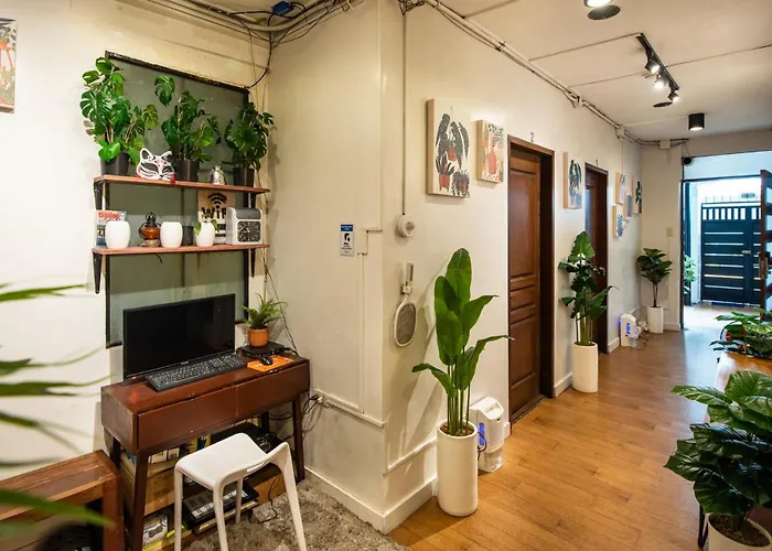 Homey And Cozey Poblacion Makati S04 Homestay *