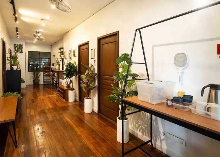 Homestay Homey And Cozey Poblacion Makati S04 *