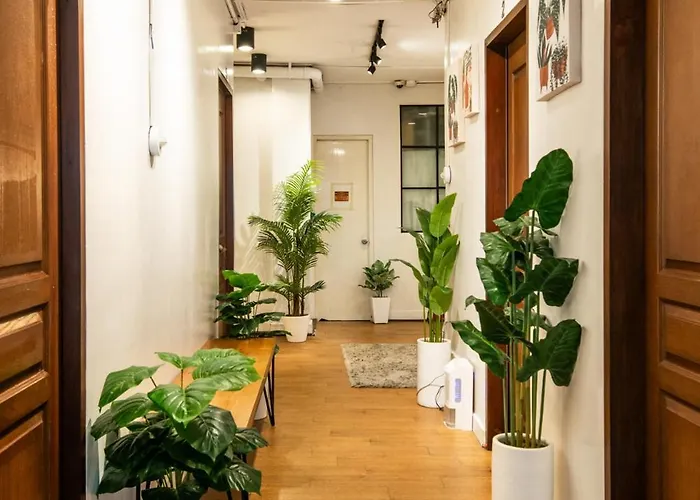 Homestay Homey And Cozey Poblacion Makati S04 *